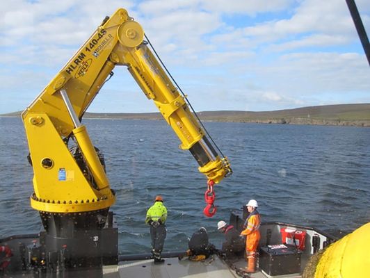 Remote Control Knuckle Boom Marine Deck Crane 10ton Disesuaikan