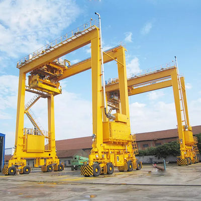 Heavy Duty 5 - 500t RTG Rubber Tire Gantry Crane Untuk bentuk kotak luar ruangan