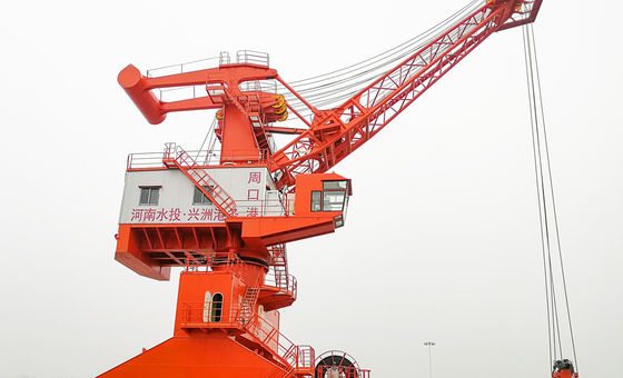 Portal Derek Pelabuhan Mobile Tipe Empat Link Derek Slewing 25t 45m Boom
