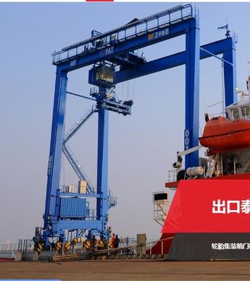 Pelabuhan Menggunakan Rubber Tire Gantry Crane 10 Ton Lifting Container Loading 30m